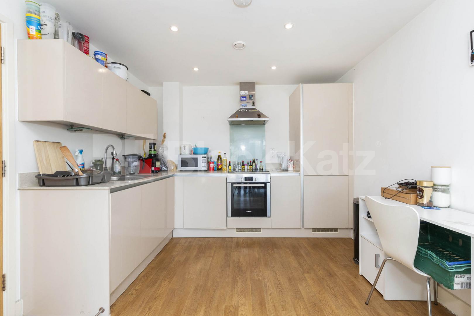 Modern 2 bedroom 2 bathroom property with large balcony  Mildmay Avenue , Newington Green 